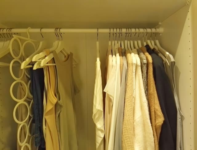 クローゼットの中の洋服